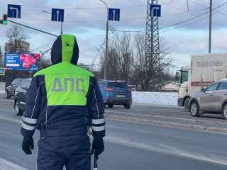 Водителей грузовиков массово проверяют на дорогах Ленинского округа