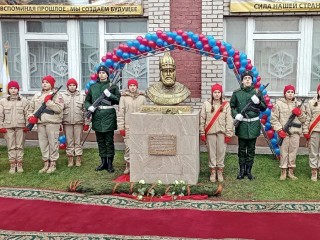 Бюст Александра Невского установили в Центре войск химзащиты его имени в Ногинске