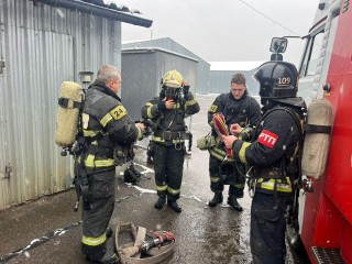 Опасный «пожар» на складах потушили спасатели в Апрелевке