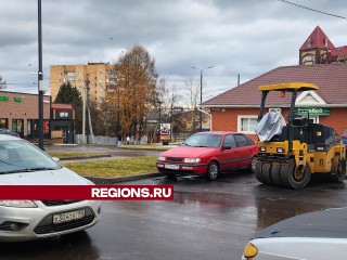 Пешеходные дорожки, парковки и новые фонари появились на улице Школьной