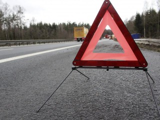 На Ленинградском шоссе в Клину грузовик слетел в кювет