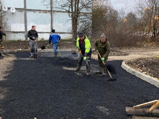 В поселке Гарь-Покровское благоустраивают территорию после капремонта теплосетей