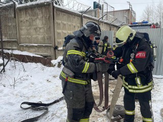 Пожарные спасли работника предприятия в Истре от условного возгорания