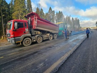 На реконструированном участке Пироговского шоссе уложили новый асфальт