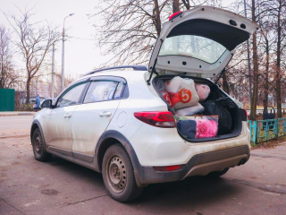 Сотрудники Молодежного медиацентра собрали для жителей Курской области партию теплых вещей