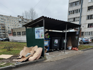 По просьбам жителей в Западном микрорайоне почистили все контейнерные площадки