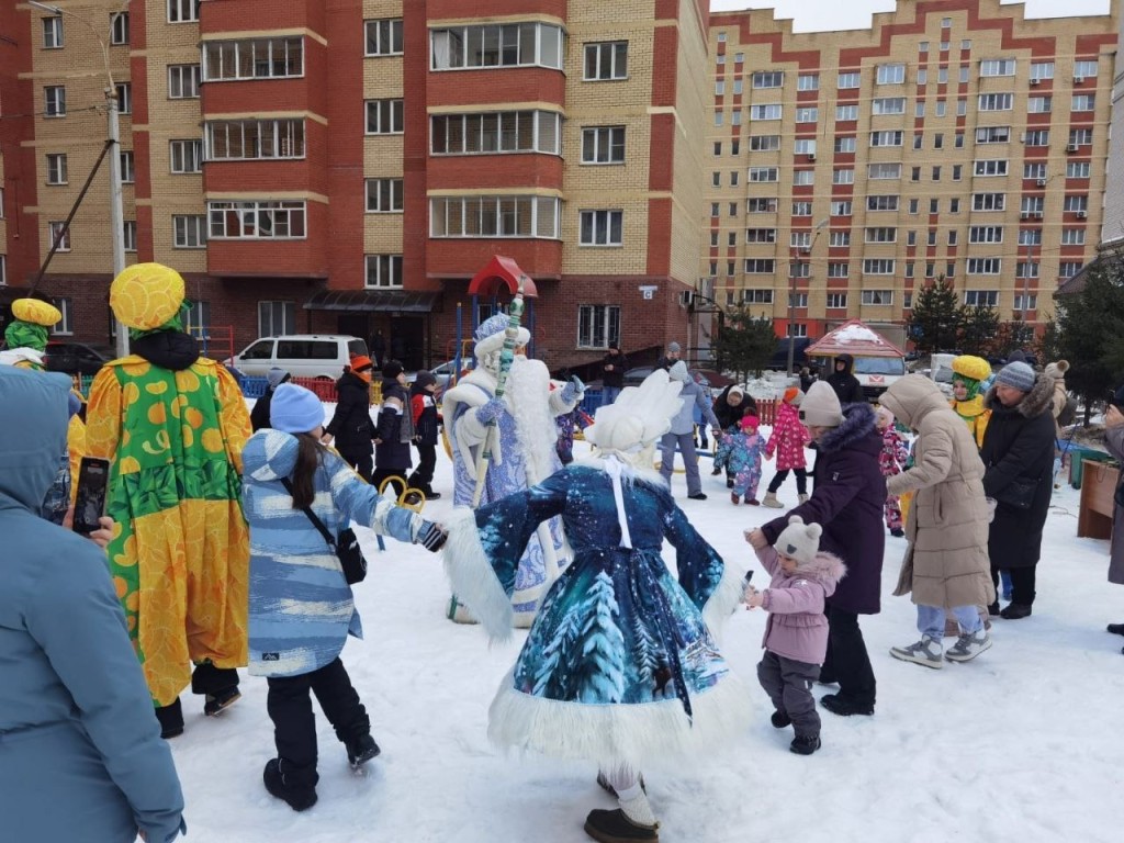 На нескольких улицах Фрязина прошли новогодние представления