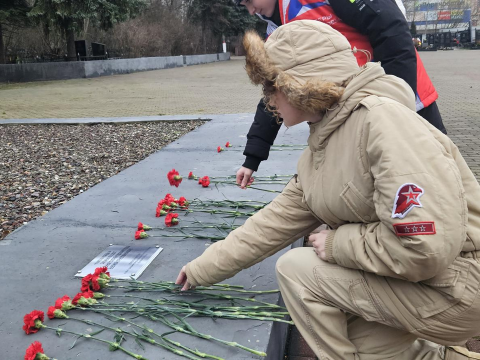 В Жуковском возложили цветы к могиле Неизвестного солдата