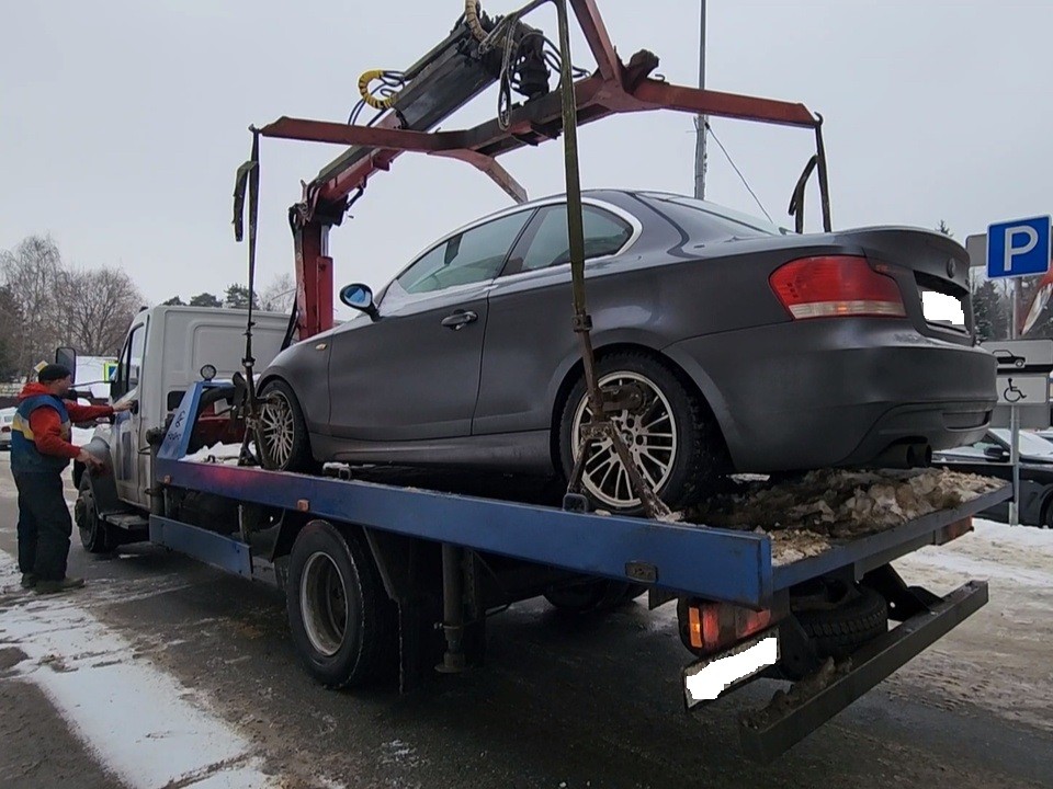 Припаркованный эвакуатор на ул. Гризодубовой тревожит жуковских автомобилистов