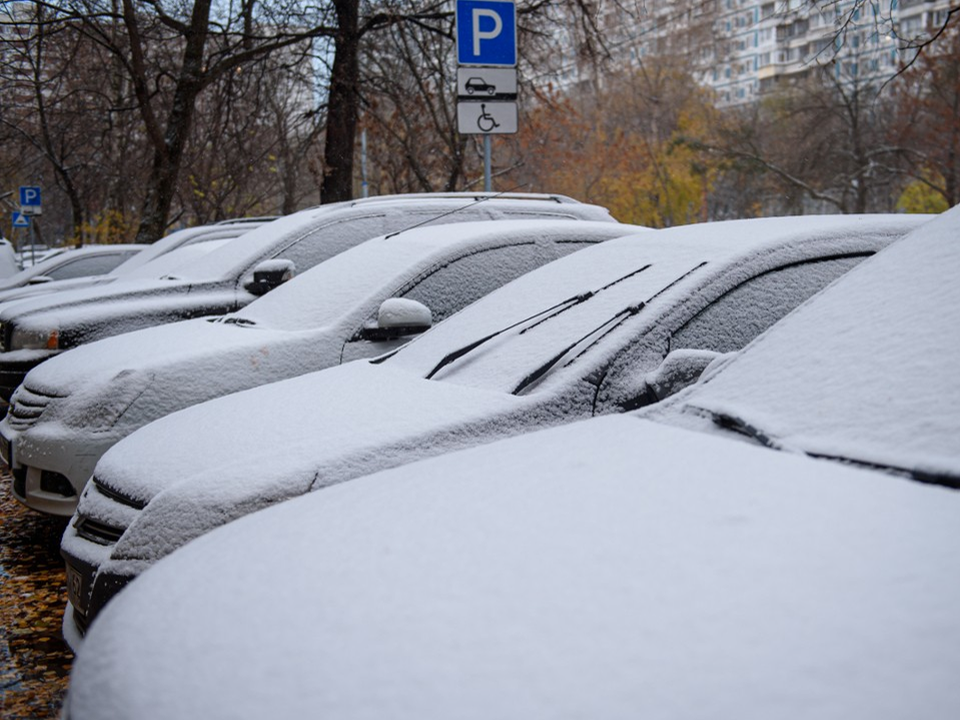 Жителей попросили оперативнее перепарковывать авто для эффективной уборки дворов