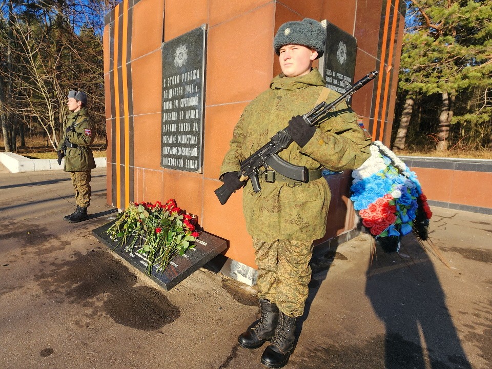 Жители Протвина почтили память солдат у «Рубежа обороны»