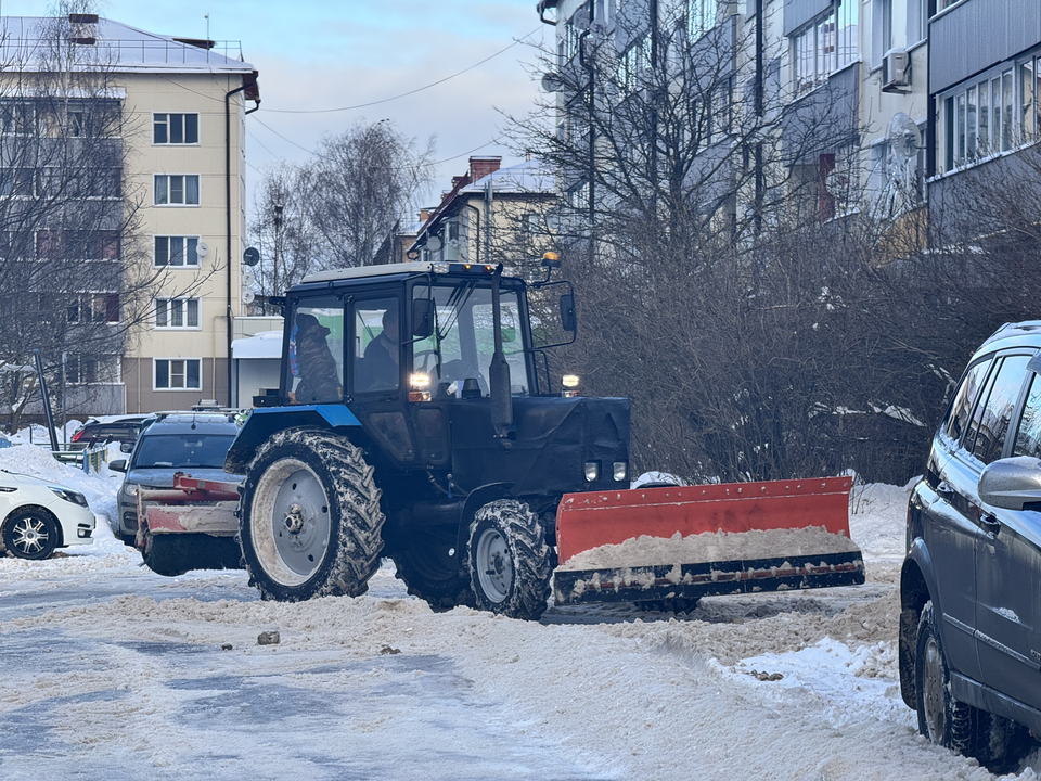 В Шаховской по просьбам жителей починили два фонаря и убрали снег в Белой Колпи