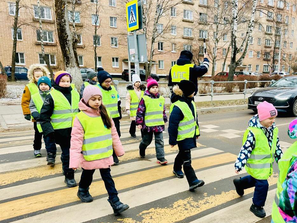 Безопасный маршрут показали школьникам ступинские полицейские