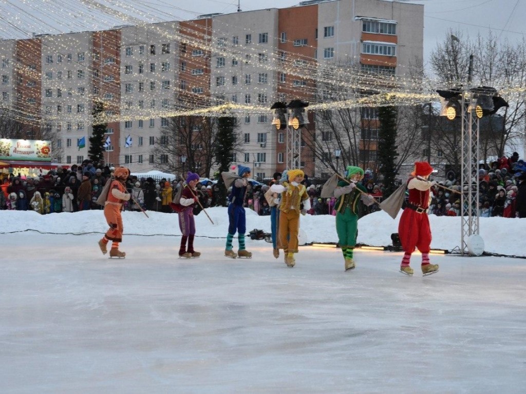 Сезон катания на коньках открылся в МИЗе и Семеновском