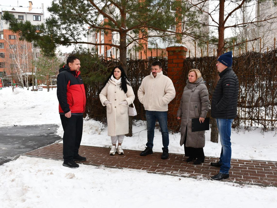 Замечания жителей по содержанию дворов выслушают заместили главы