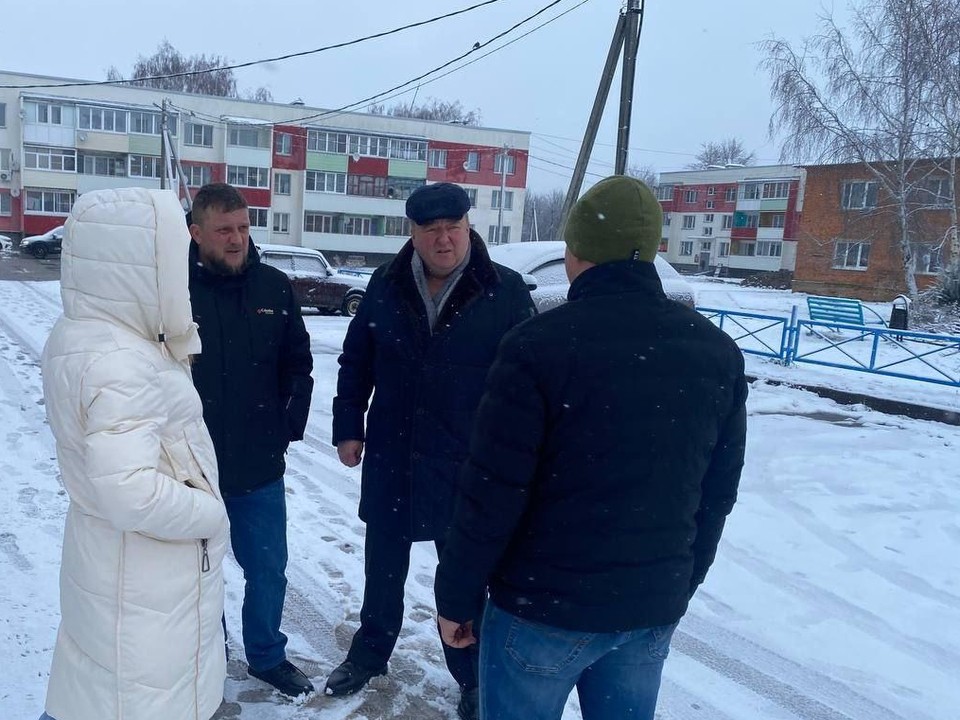 В деревне Калистово убрали наледь на дорогах