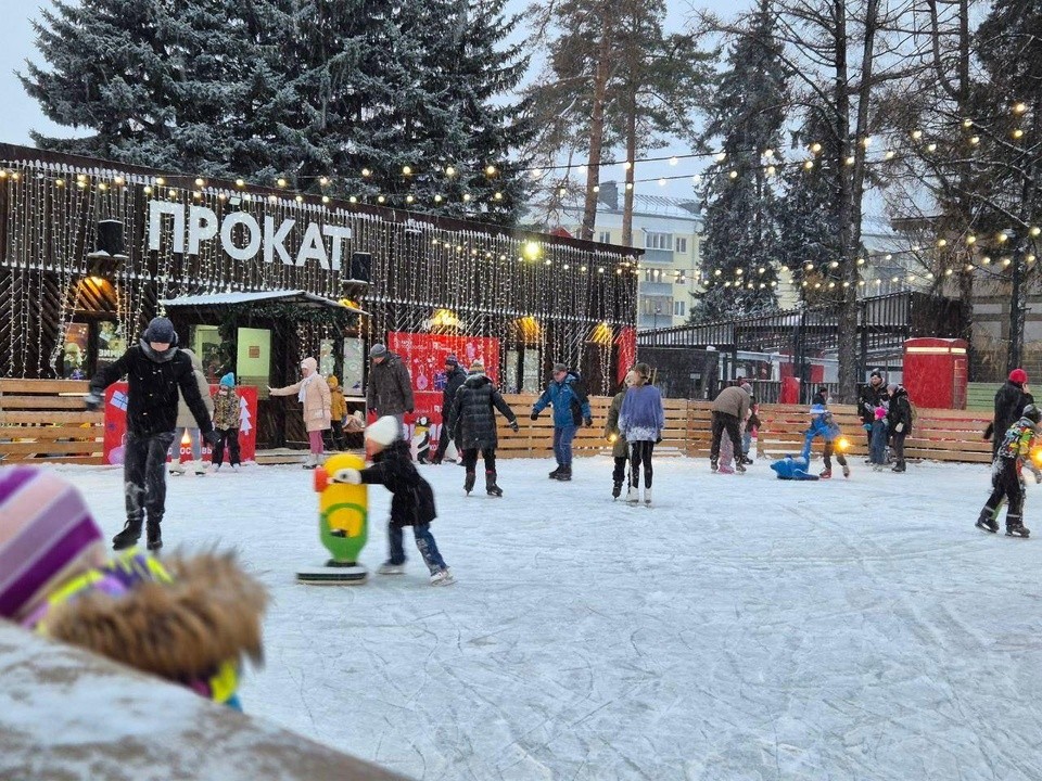 В парке «Пехорка» в Балашихе открыт каток с искусственным льдом