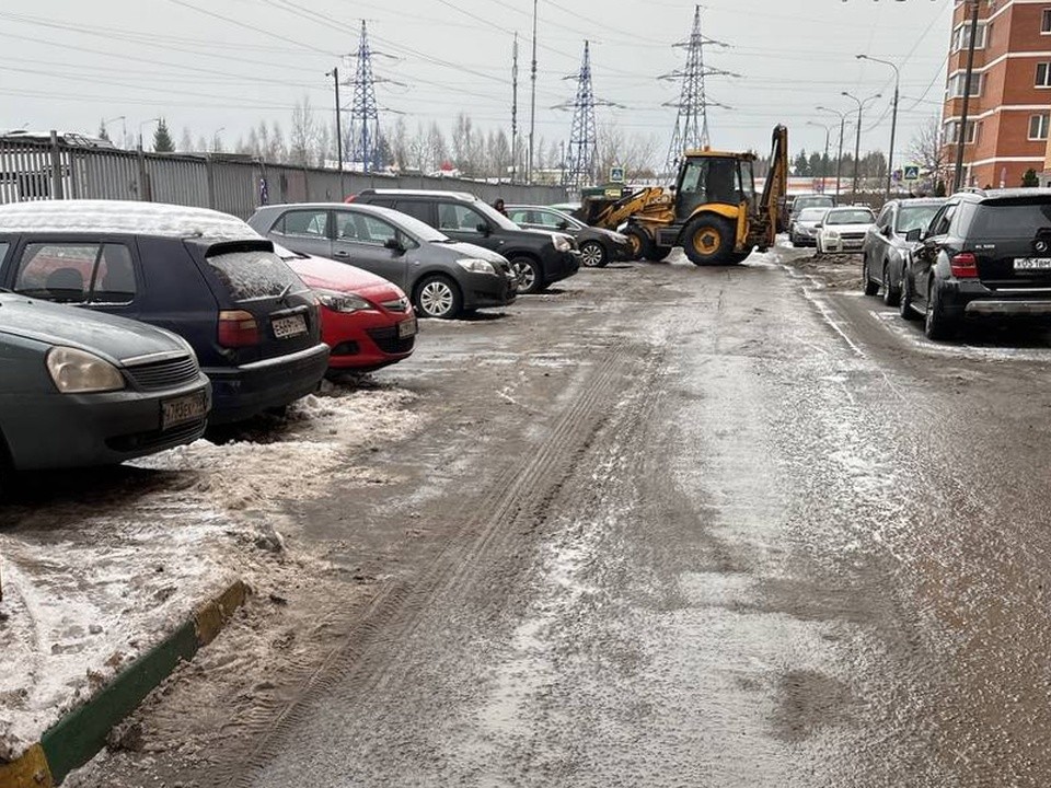 В Супоневе почистили от снега дороги и парковку