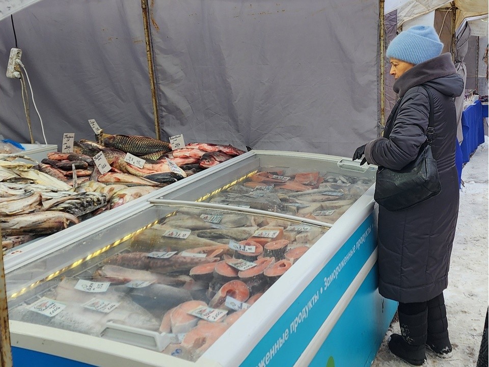 Новогодняя ярмарка открылась на Советской площади в Клину