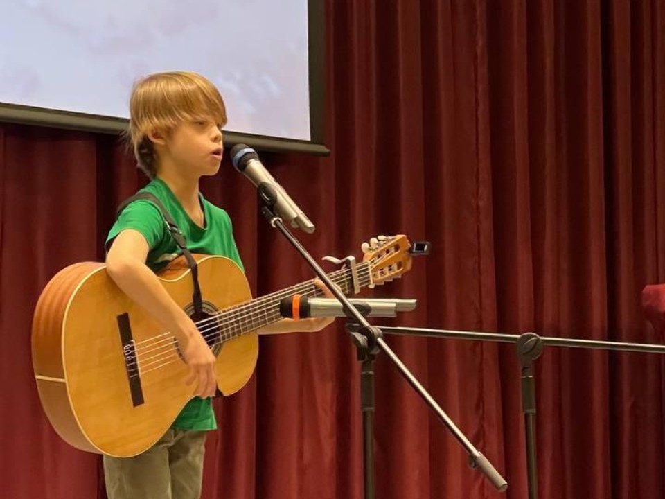 В Лобне отметили День добровольцев праздничным концертом