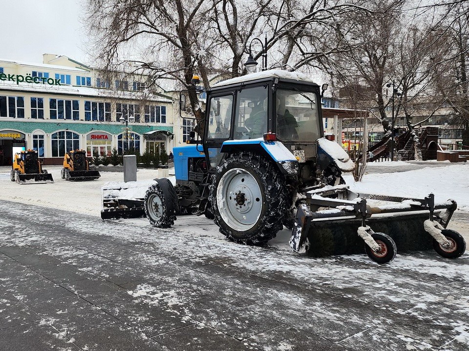 Последствия снегопада продолжают устранять в Ногинске