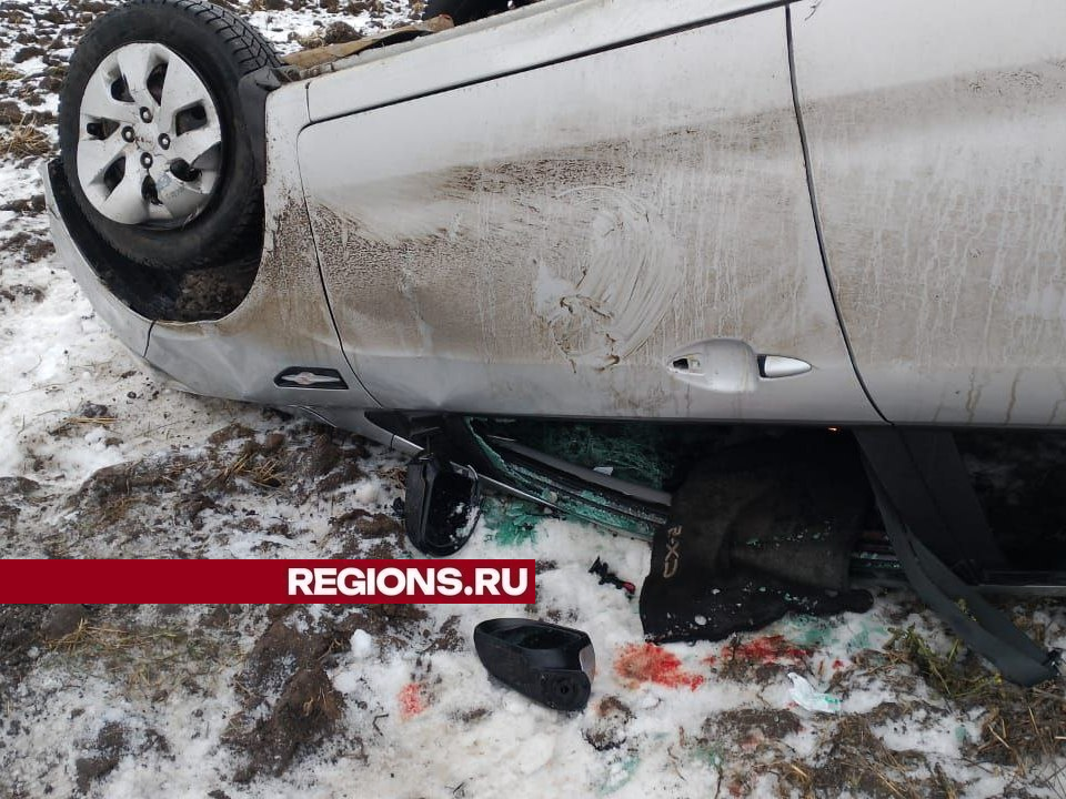 На дороге между Ловецкими Борками и Белоомутом перевернулась машина, есть пострадавшие