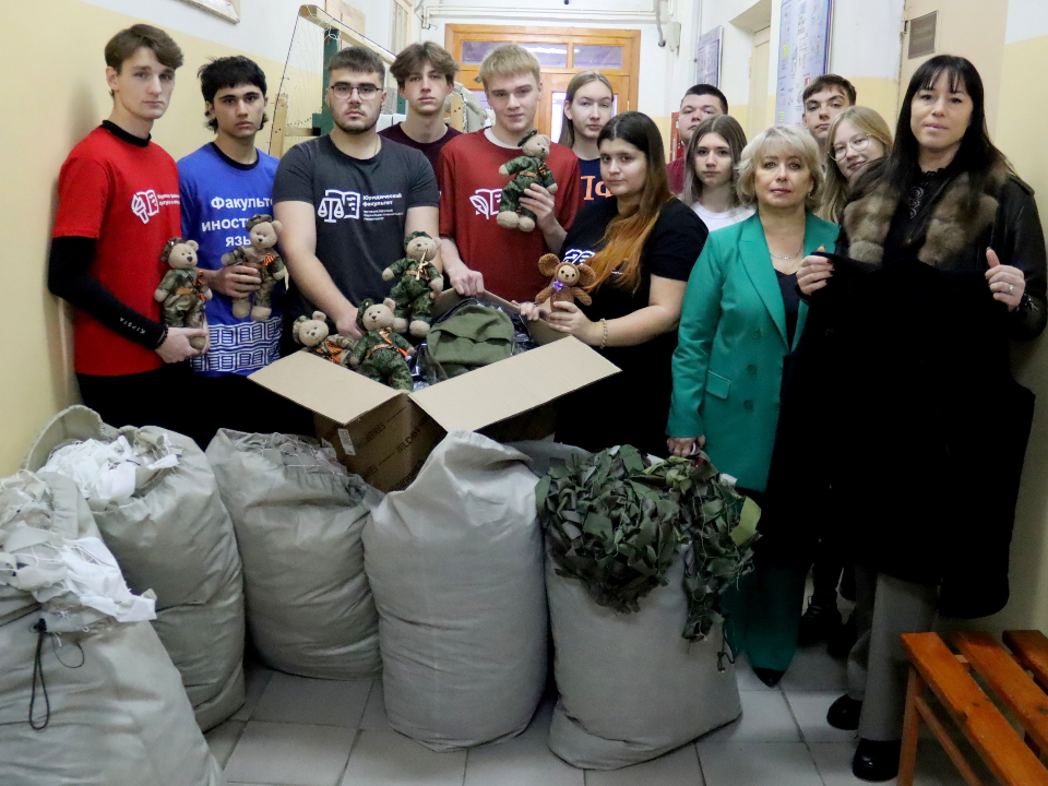 Новогоднюю посылку с уникальными мишками-оберегами отправил коломенский вуз в зону СВО