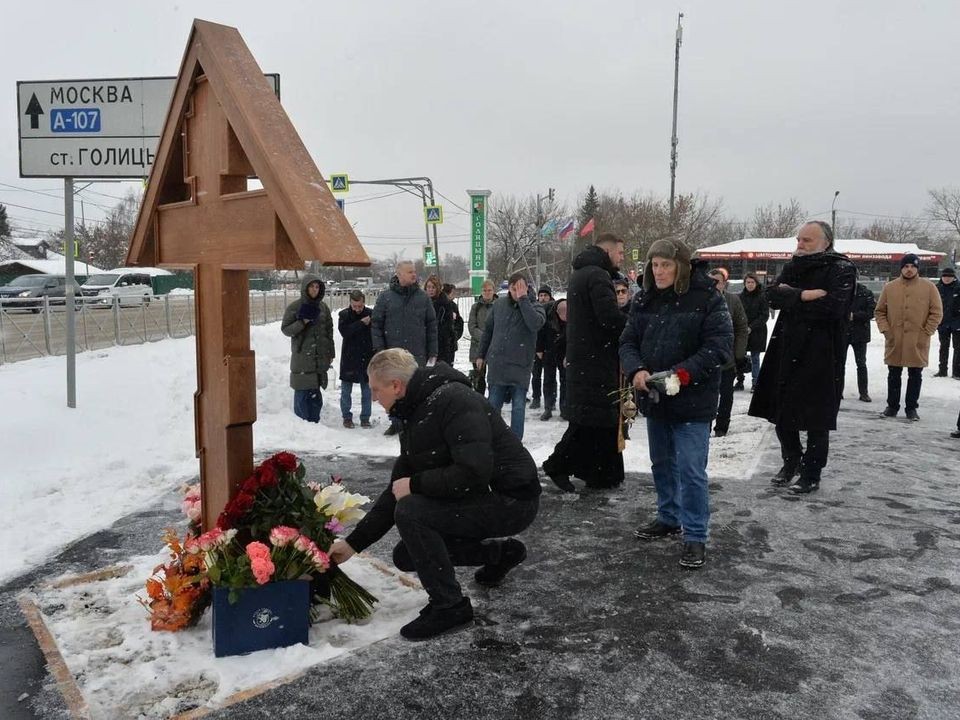 В Голицыне освятили поклонный крест на месте гибели Дарьи Дугиной