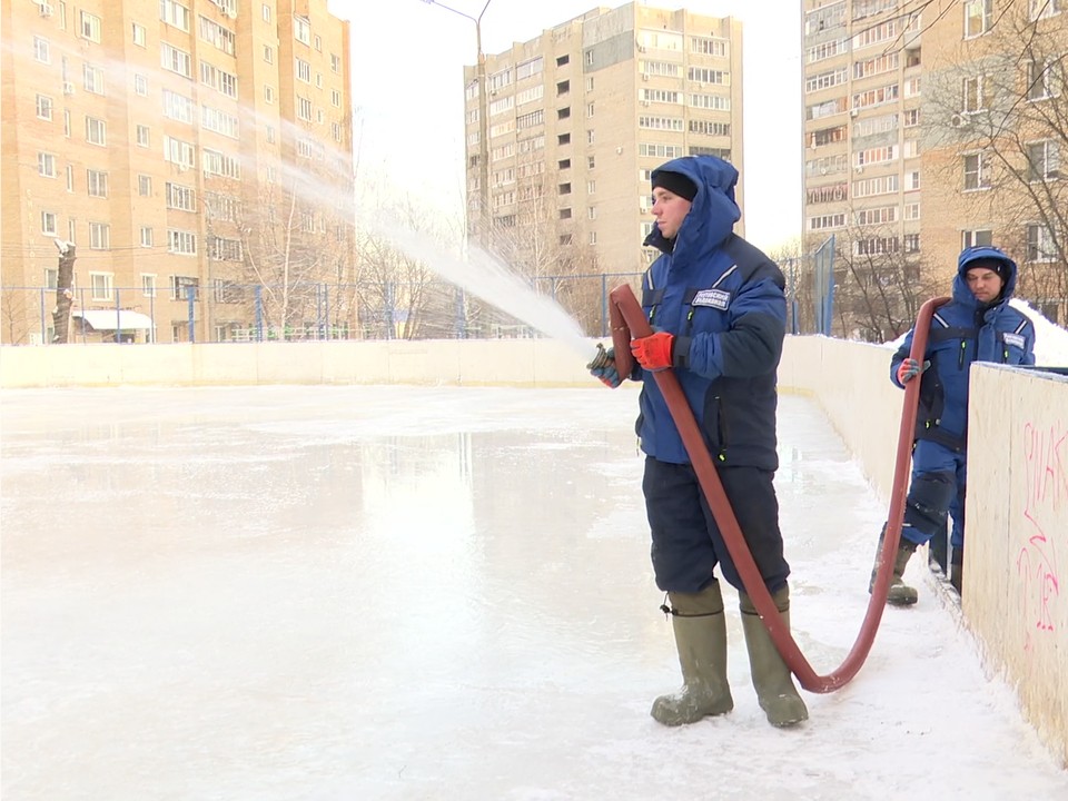 Первый бесплатный каток залили в Реутове во дворе дома на улице Некрасова