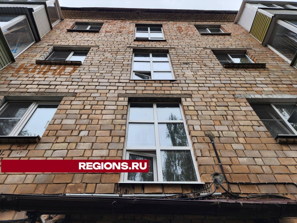 Подъезды в доме на улице Физкультурной отделают кафельной плиткой