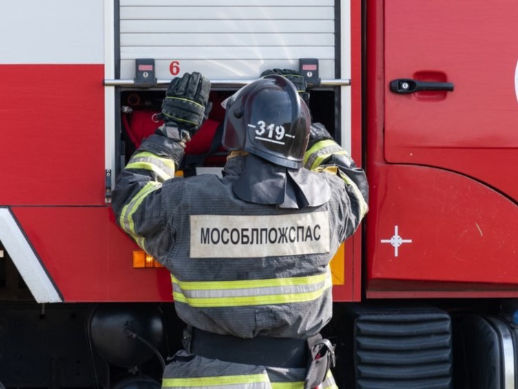 В Красногорске начался пожар в многоквартирном доме