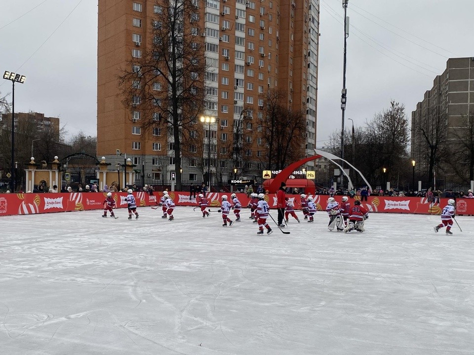 На катке в парке Талалихина любителей коньков ждут каждый день