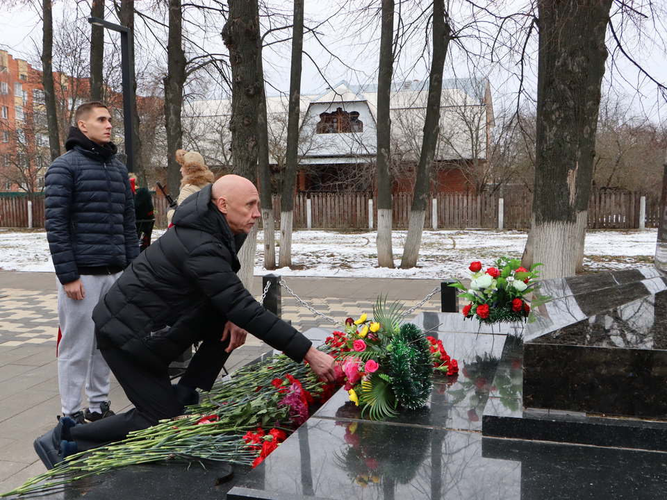 Потомки погибшего при освобождении Серебряных Прудов солдата почтили его память