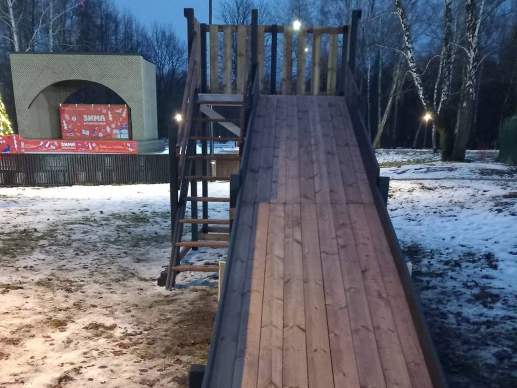 Горки для катания на ватрушках установили в парках городского округа Ступино