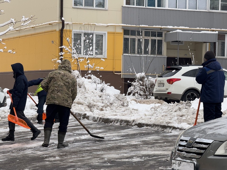 В Шаховской по просьбам жителей восстановили уличное освещение и очистили дороги