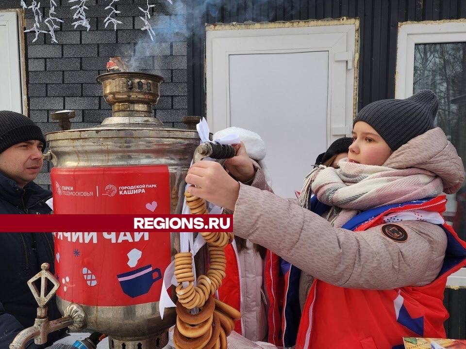 Ароматной кашей и горячими напитками угостили гостей городского парка