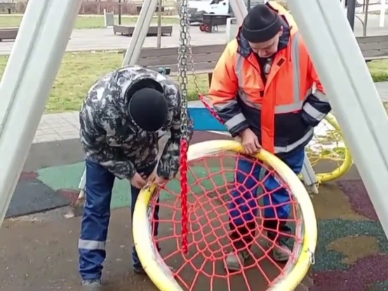 В Ивантеевке выполнили обращение горожан по ремонту игровых элементов площадки