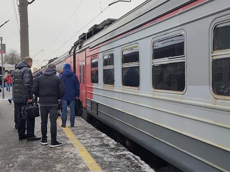 Утренняя электричка из Узунова в Москву взбодрила пассажиров морозной свежестью