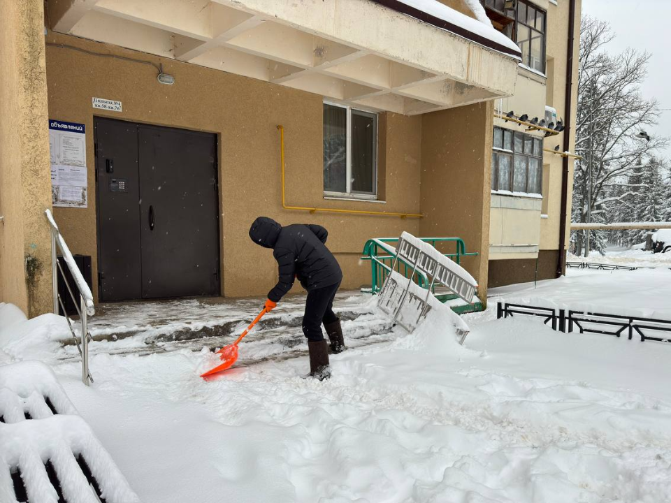 Куда житель Ленинского округа может пожаловаться на качество уборки снега