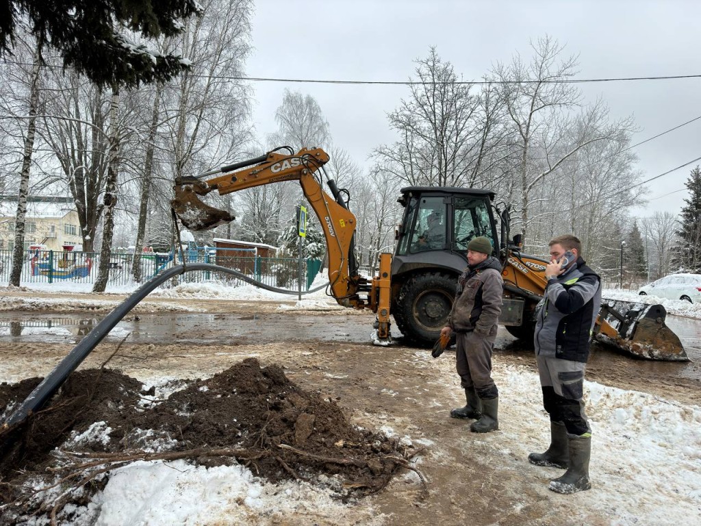 Коммунальщики восстанавливают подачу воды в Новой Трехгорке