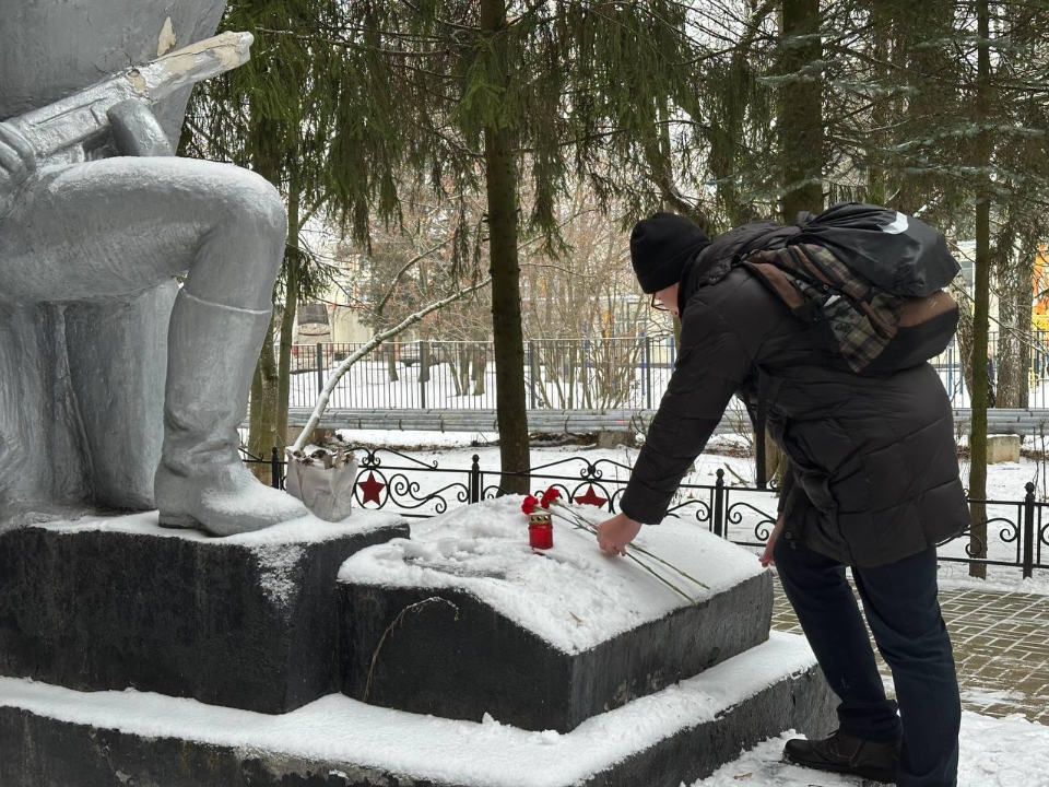 Восьмиклассники Заревской школы почтили память героев Отечества