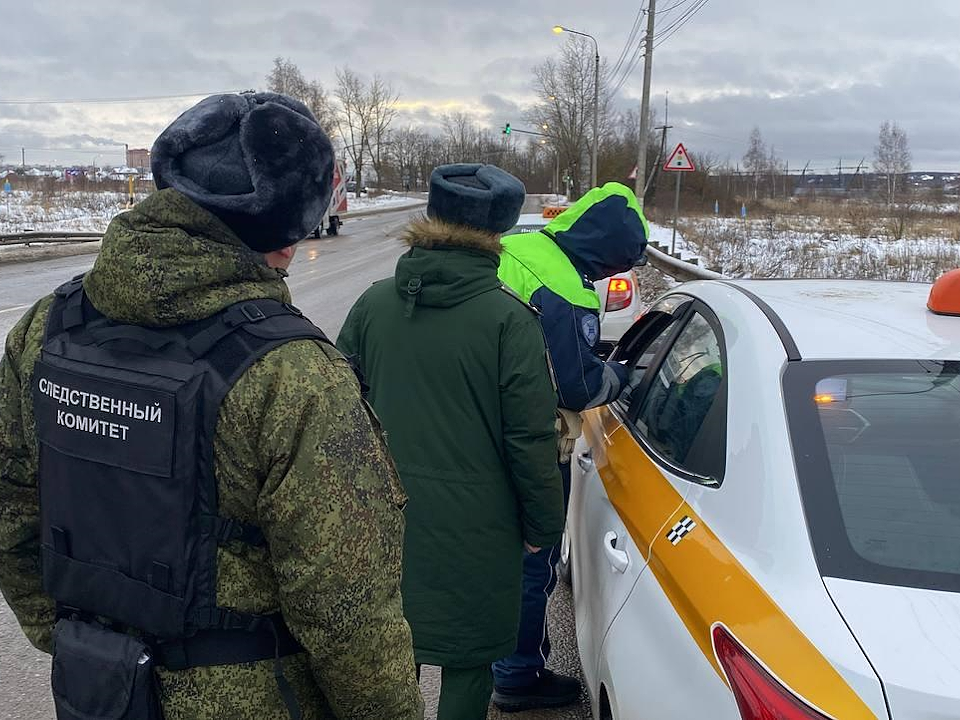 Троим таксистам в Чехове выписали повестки о постановке на воинский учет