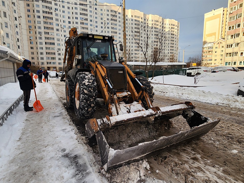 Коммунальщики Солнечногорска расчистили округ от лишнего снега перед Новым годом