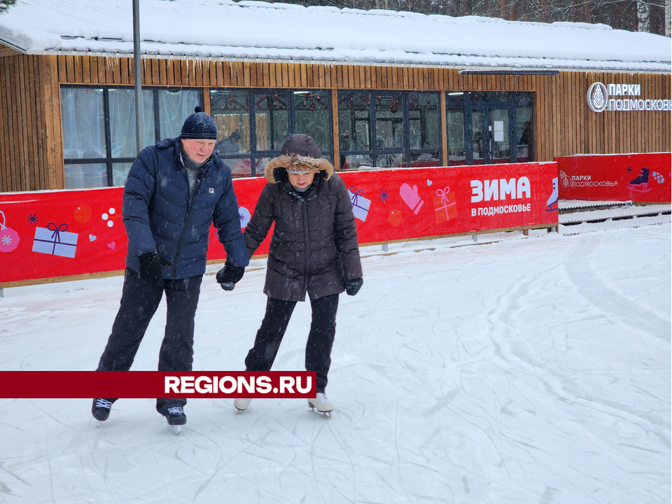 Бесплатно попасть на каток на Молодежной поляне можно по QR-коду