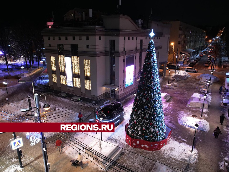 Самую высокую елку в Звенигороде установили на Московской улице