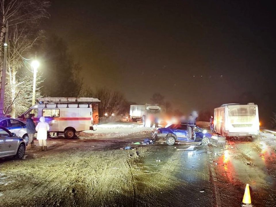 Опубликовано видео смертельного ДТП с легковушкой и автобусом в Дмитрове