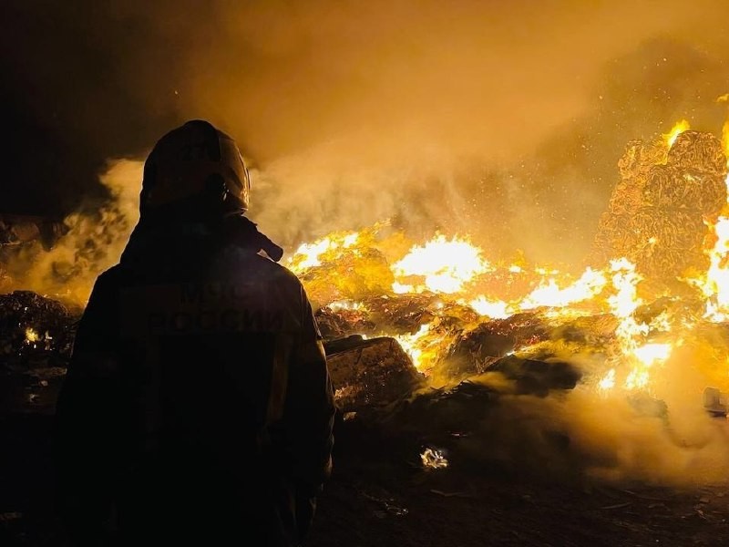 Пожар на складе площадью 1,1 тыс. квадратных метров локализовали в Дзержинском