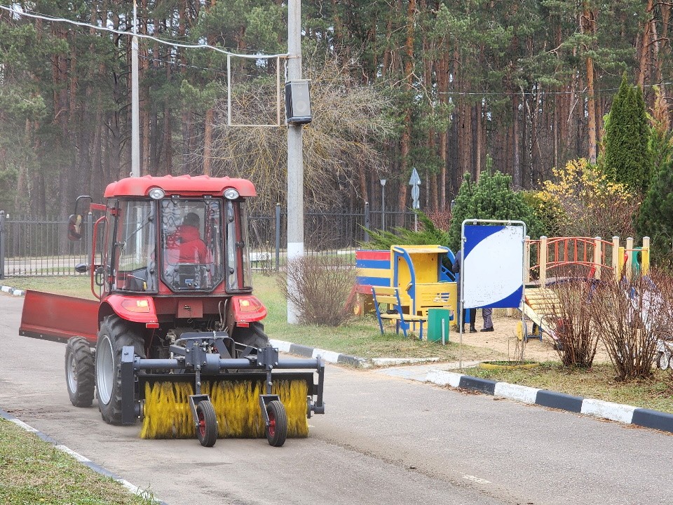 Новый мини-трактор приобрели для уборки территории «Импульса» в Протвине
