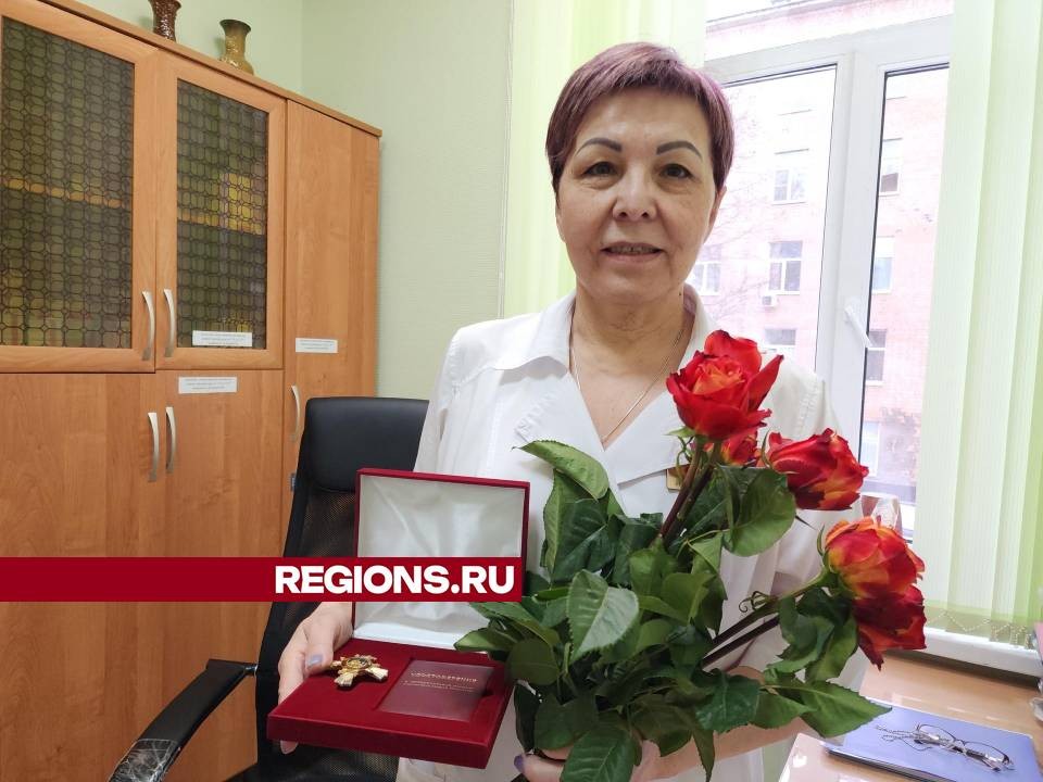 Подольскую медсестру с 47-летним стажем отметили знаком «Добро и милосердие»