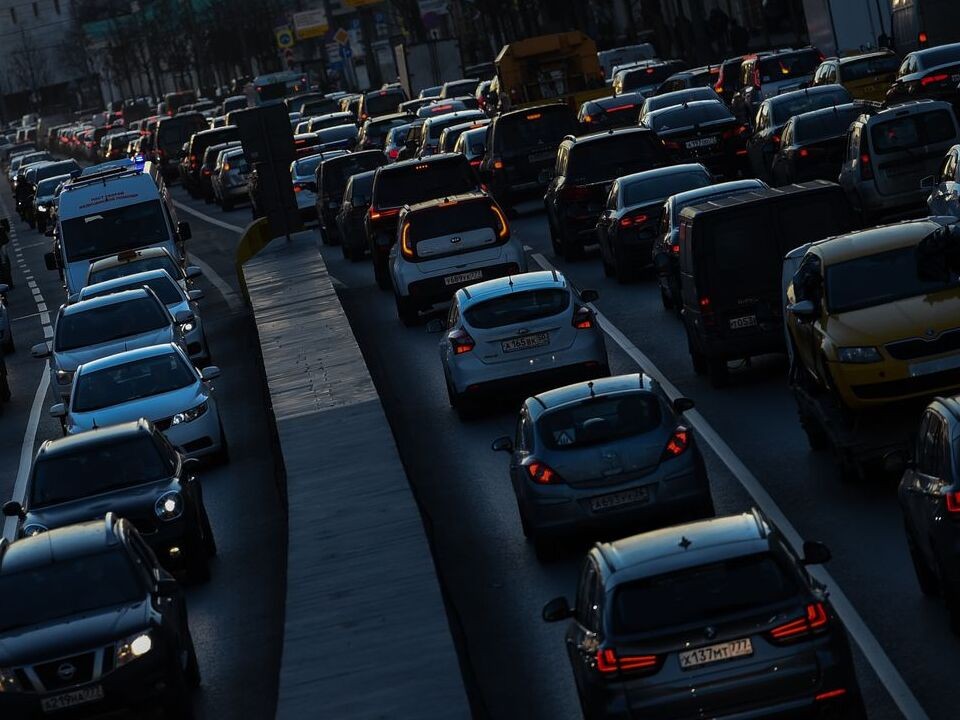 Водителям в Подмосковье посоветовали соблюдать принцип «трех П»